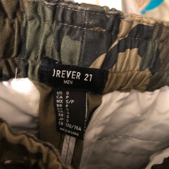 Mens forever 21 camouflage pants - Picture 2 of 5